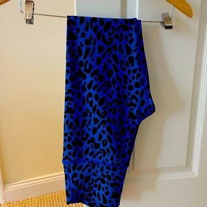 Bloomingdales leggings blue and black leopard size s